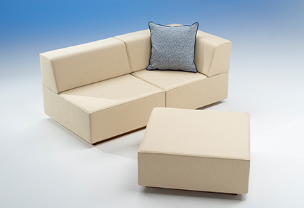 Bruns Yachtausstattung Loungemöbel Sitzecke mit Kissen und Ottomane