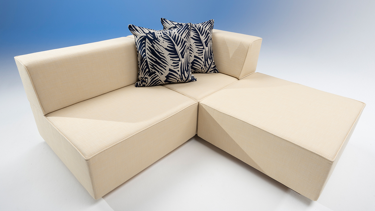 Bruns Yachtausstattung Loungemöbel Sitzecke mit zwei Kissen